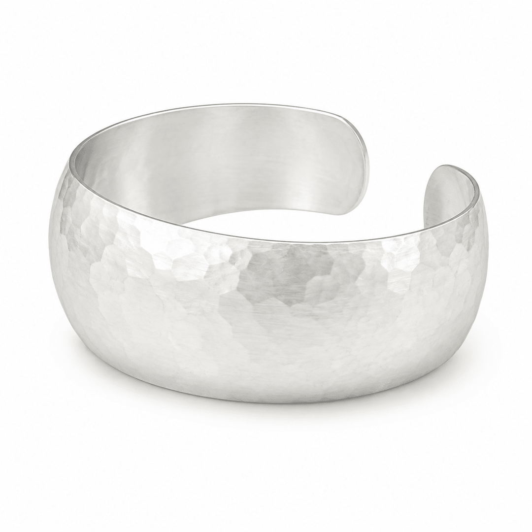 Gewölbte, gehämmerte Silber-Armspange - Atelier Tibet
