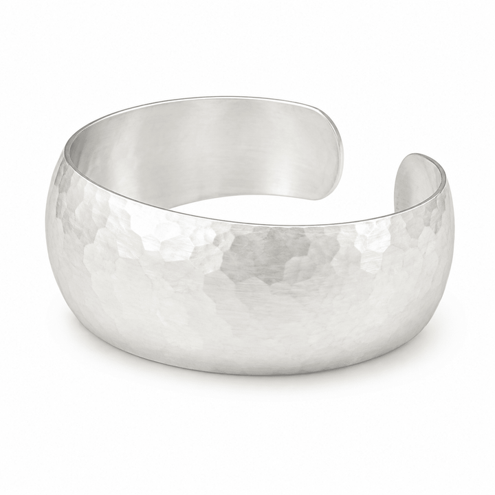 Gewölbte, gehämmerte Silber-Armspange - Atelier Tibet