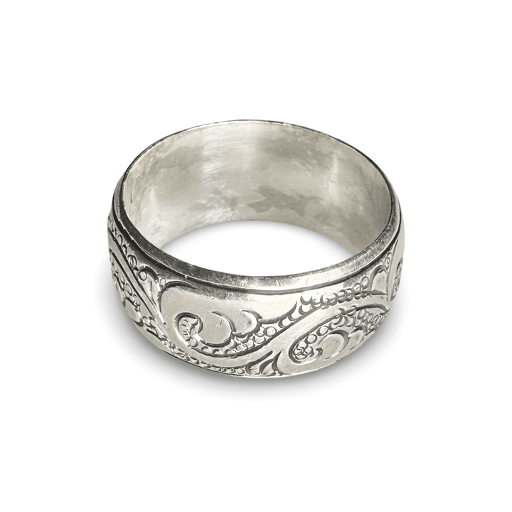 Gewölbter Silberring mit tibetischem Blättermotiv - Atelier Tibet