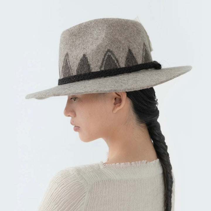 Grauer Hut aus tibetischer Wolle · CHARU × Phadrokbha - Atelier Tibet