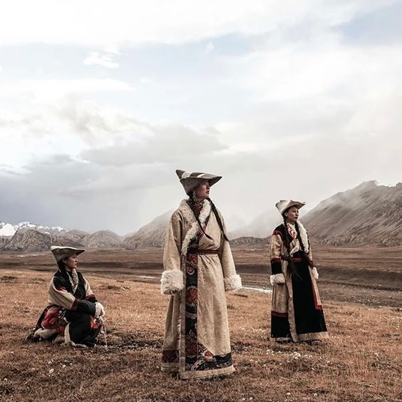 Grauer Hut aus tibetischer Wolle · CHARU × Phadrokbha - Atelier Tibet