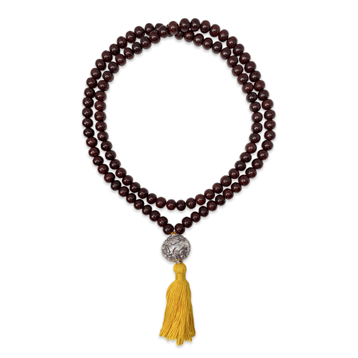 Grosse Mala aus rotem Sandelholz mit handgeschmiedeter Guru-Perle und Quaste - Atelier Tibet