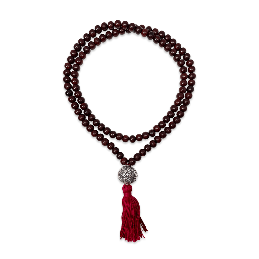 Grosse Mala aus rotem Sandelholz mit handgeschmiedeter Guru-Perle und Quaste - Atelier Tibet