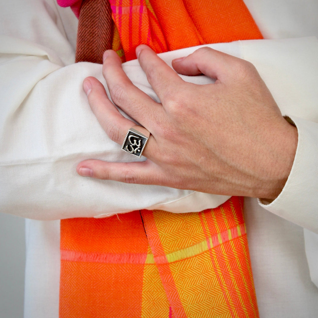 Grosser «Om» ॐ Silberring - Atelier Tibet