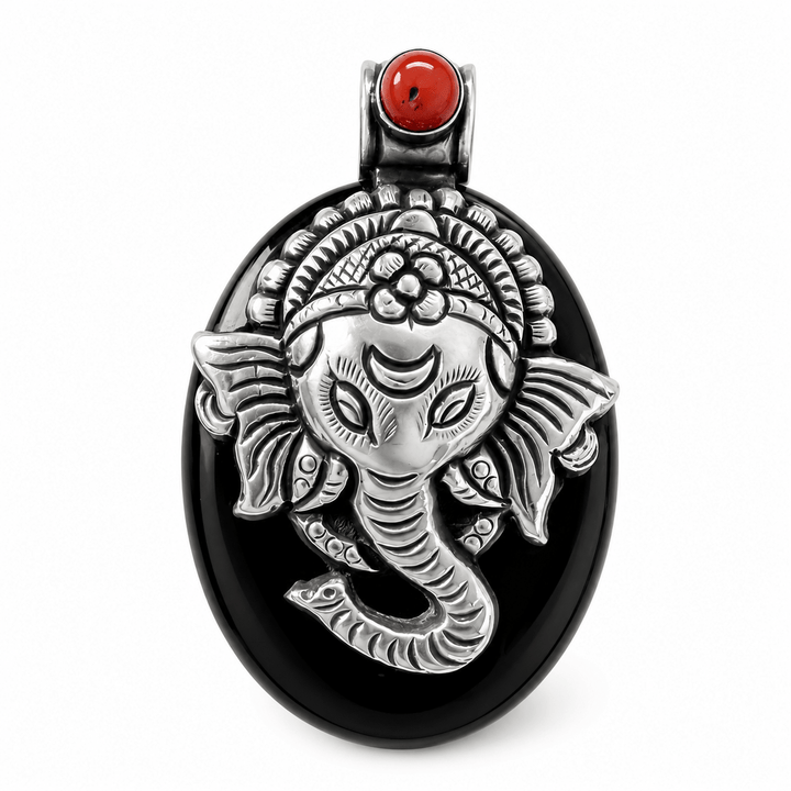 Grosser Onyx-Anhänger mit Silber-Ganesha und Koralle - Atelier Tibet