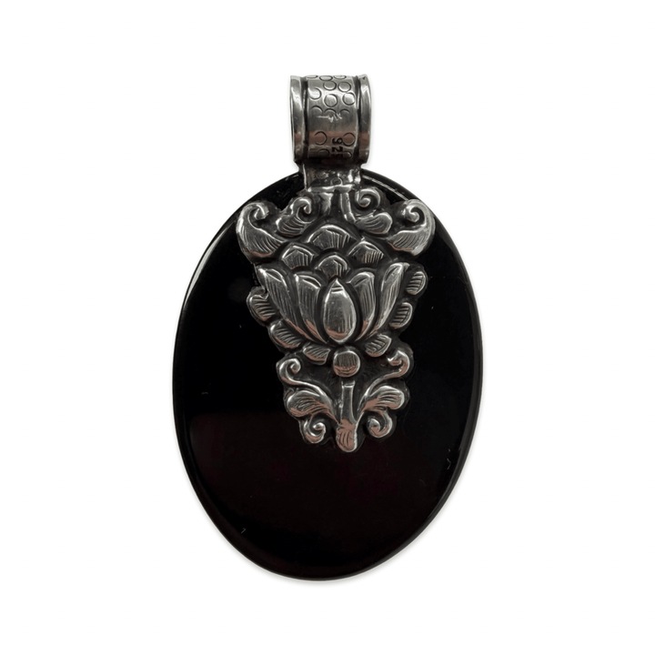 Grosser Onyx-Anhänger mit Silber-Ganesha und Koralle - Atelier Tibet