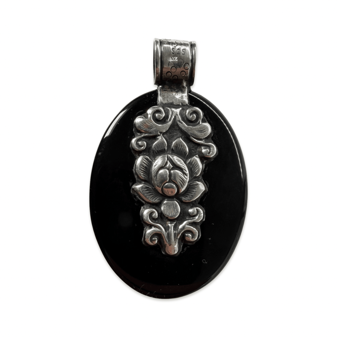 Grosser Onyx-Anhänger mit Silberdrache und Koralle - Atelier Tibet
