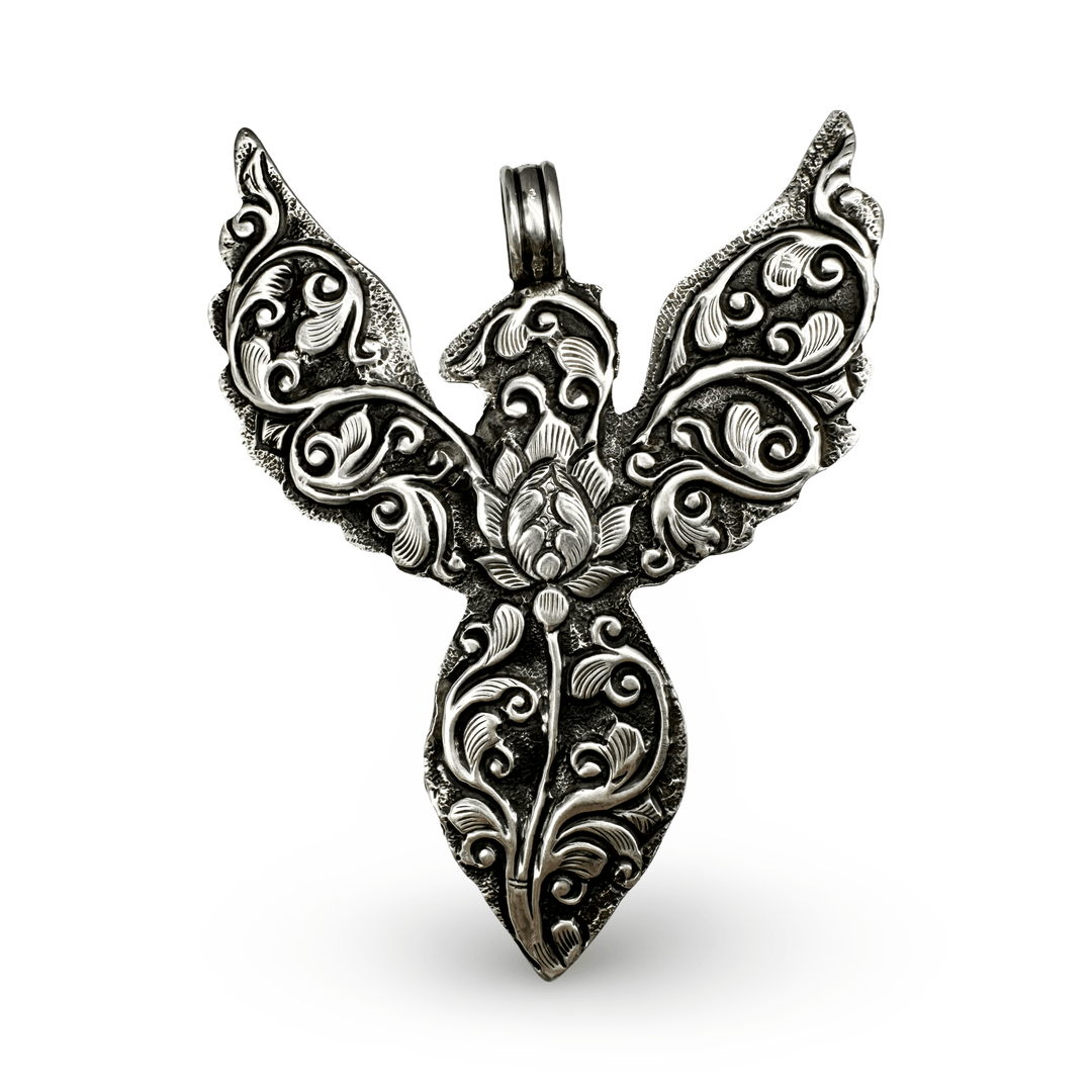 Grosser Silber - Anhänger eines mystischen Vogels mit Karneol und Koralle - Atelier Tibet