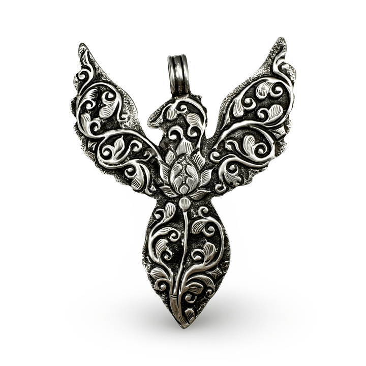 Grosser Silber - Anhänger eines mystischen Vogels mit Karneol und Koralle - Atelier Tibet
