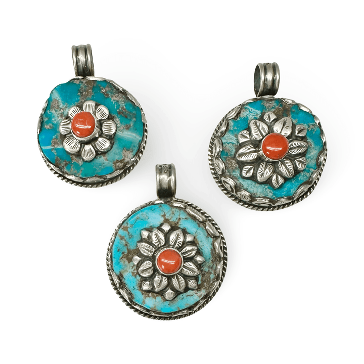 Grosser Tibetischer Silber - Anhänger mit Türkis und Koralle - Atelier Tibet