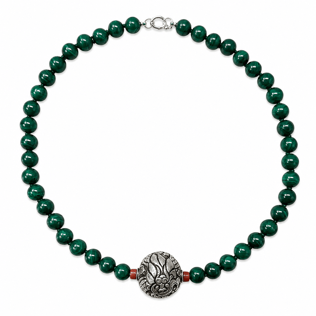 Halskette aus Malachit mit silberner Drachen-Perle und alter Koralle - Atelier Tibet