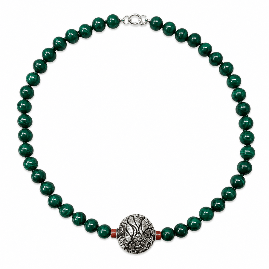 Halskette aus Malachit mit silberner Drachen-Perle und alter Koralle - Atelier Tibet