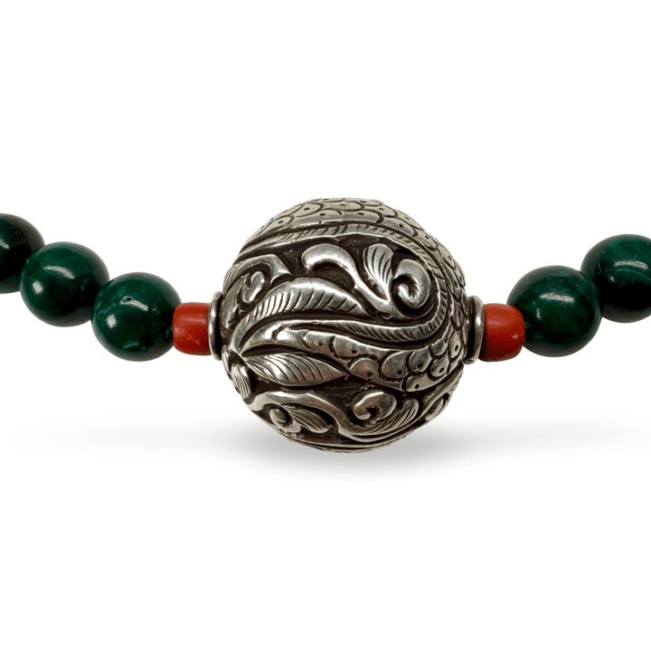 Halskette aus Malachit mit silberner Drachen-Perle und alter Koralle - Atelier Tibet