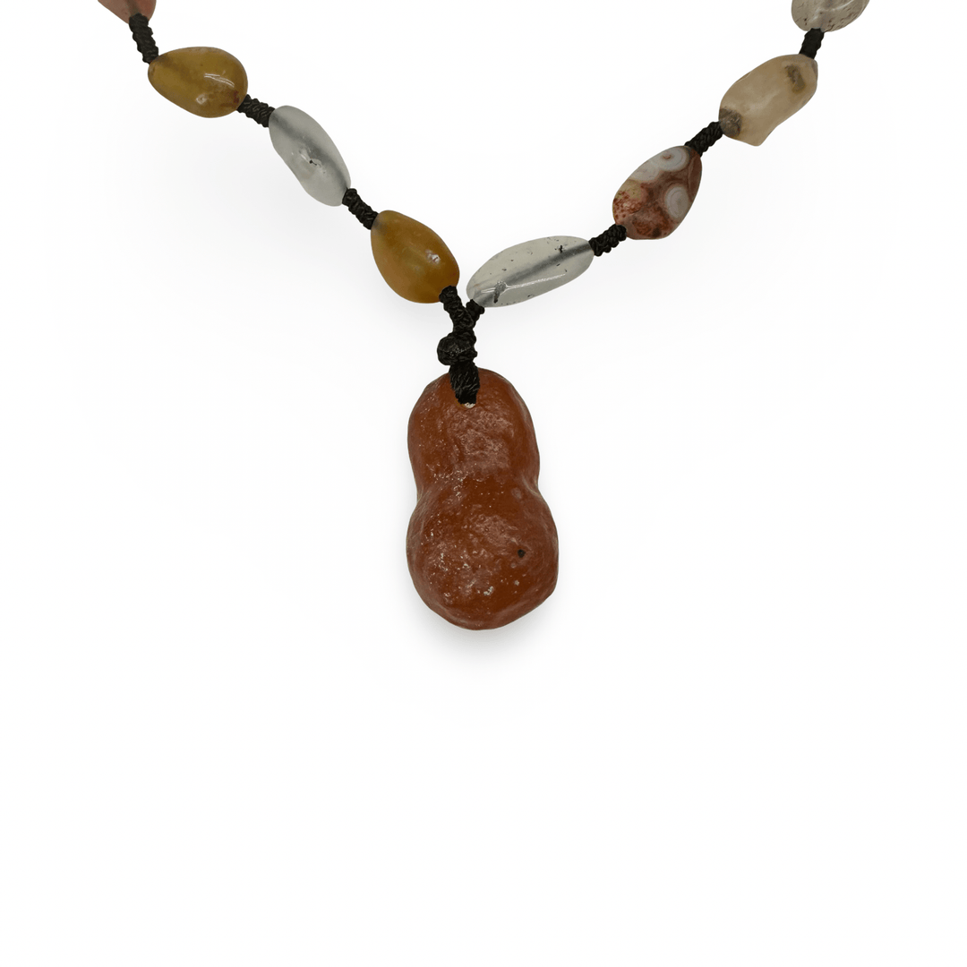 Halskette aus naturgeschliffenen Achaten aus der Wüste Gobi - Atelier Tibet