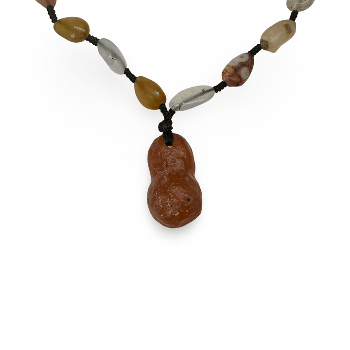 Halskette aus naturgeschliffenen Achaten aus der Wüste Gobi - Atelier Tibet