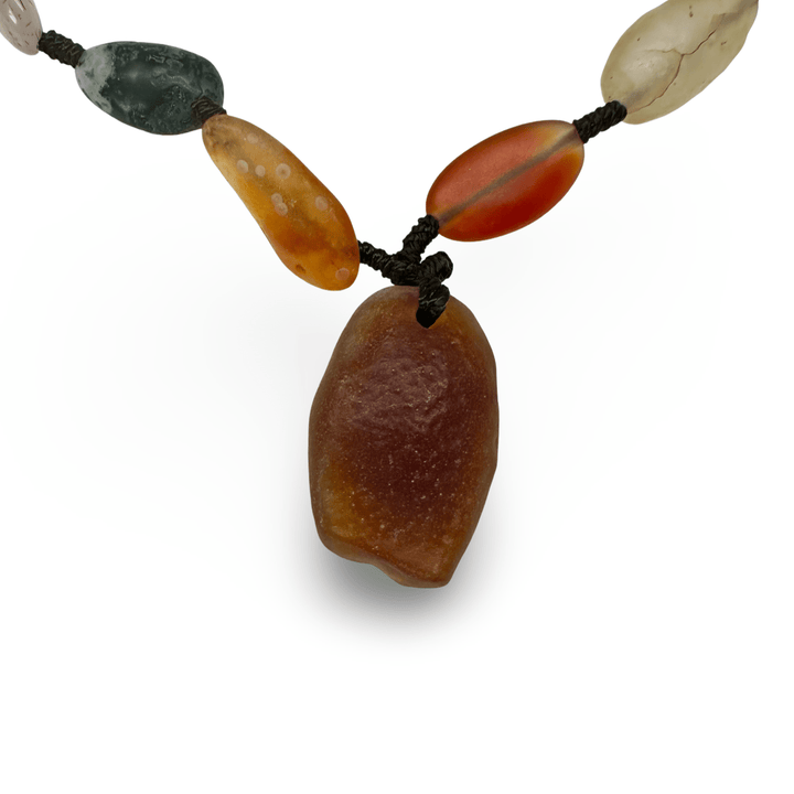 Halskette aus naturgeschliffenen Achaten aus der Wüste Gobi - Atelier Tibet