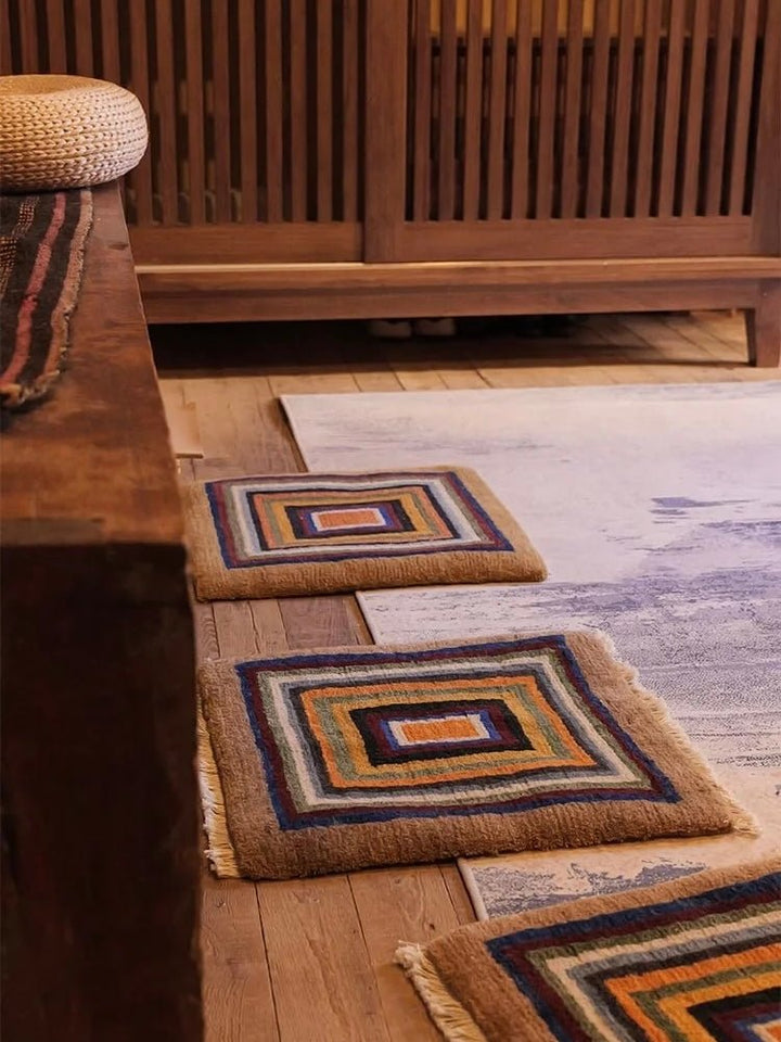 Handgeknüpfter Sitzteppich aus tibetischer Wolle · CHARU × Sayol - Atelier Tibet