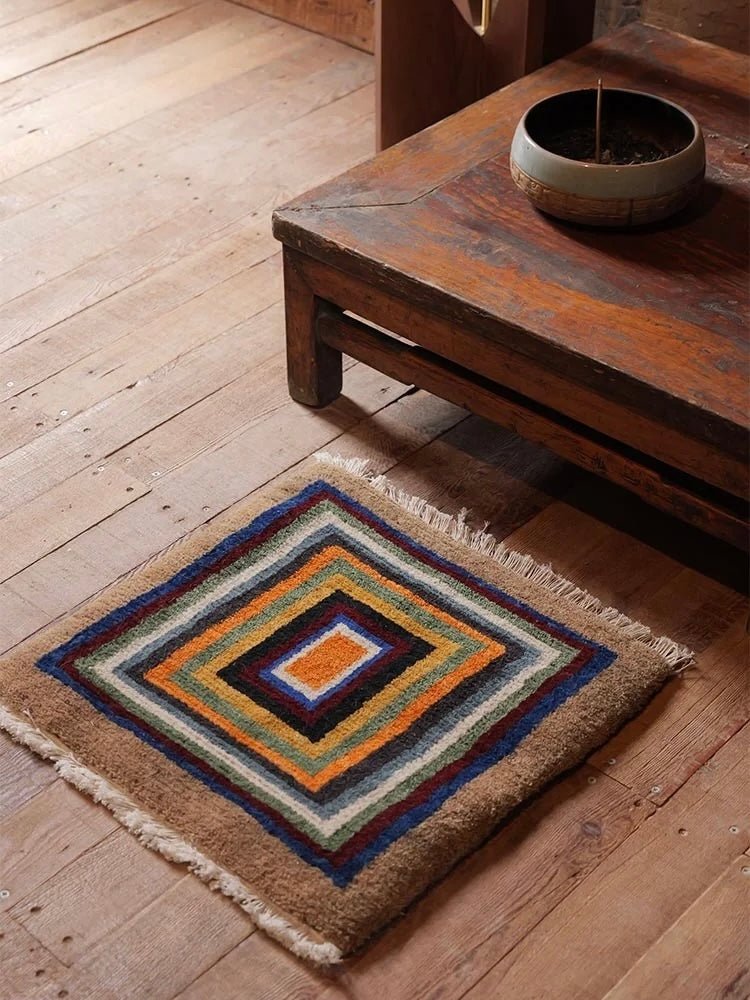 Handgeknüpfter Sitzteppich aus tibetischer Wolle · CHARU × Sayol - Atelier Tibet