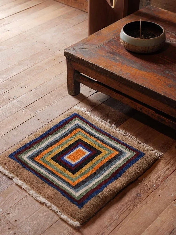 Handgeknüpfter Sitzteppich aus tibetischer Wolle · CHARU × Sayol - Atelier Tibet