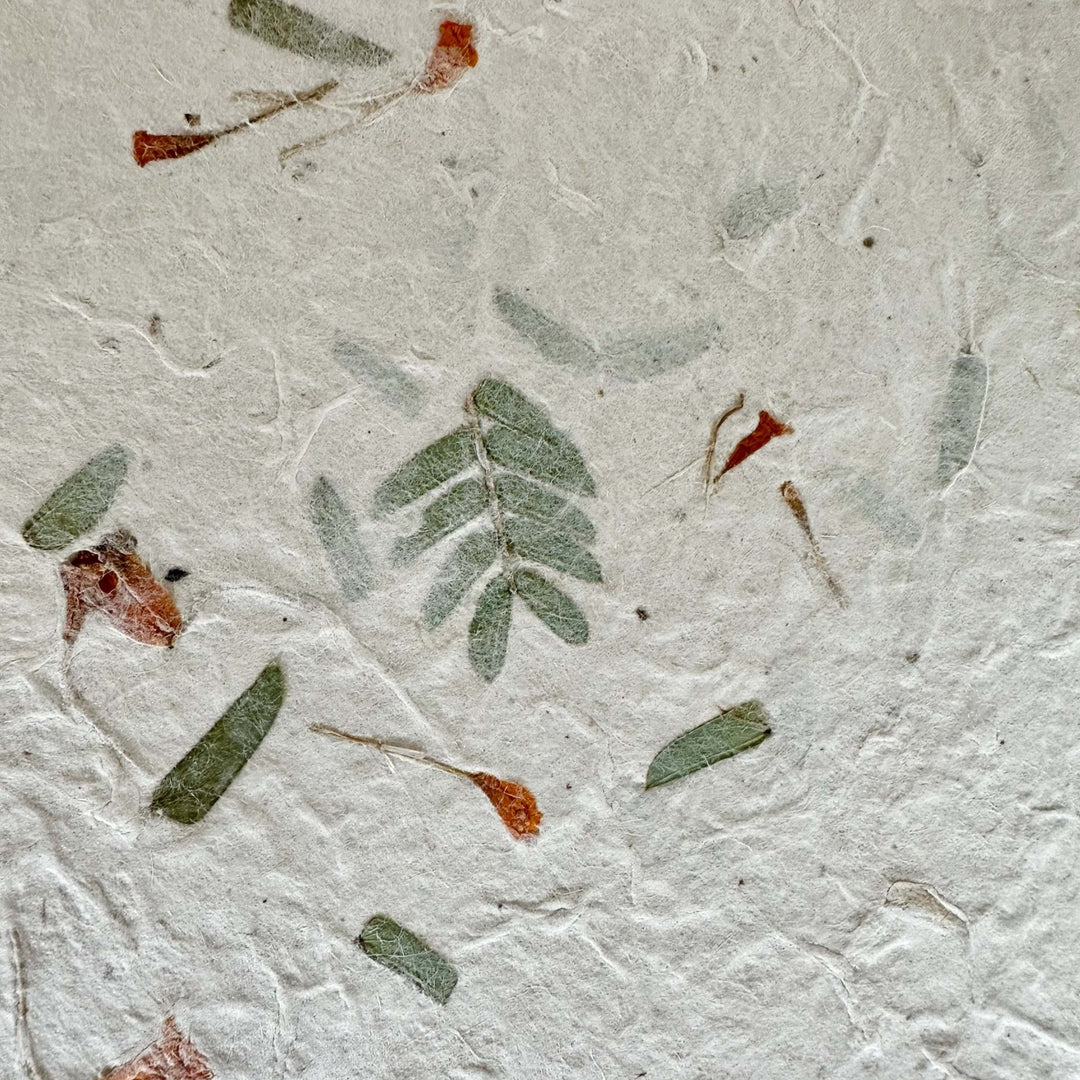 Handgeschöpftes Lokta - Papier mit Sommerblumen - Mischung - Atelier Tibet