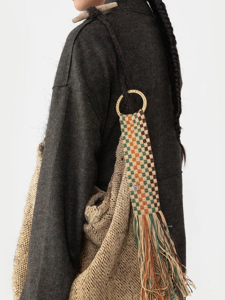 Handgewebter Anhänger mit Messingring aus Tibet · CHARU × Tsoten - Atelier Tibet