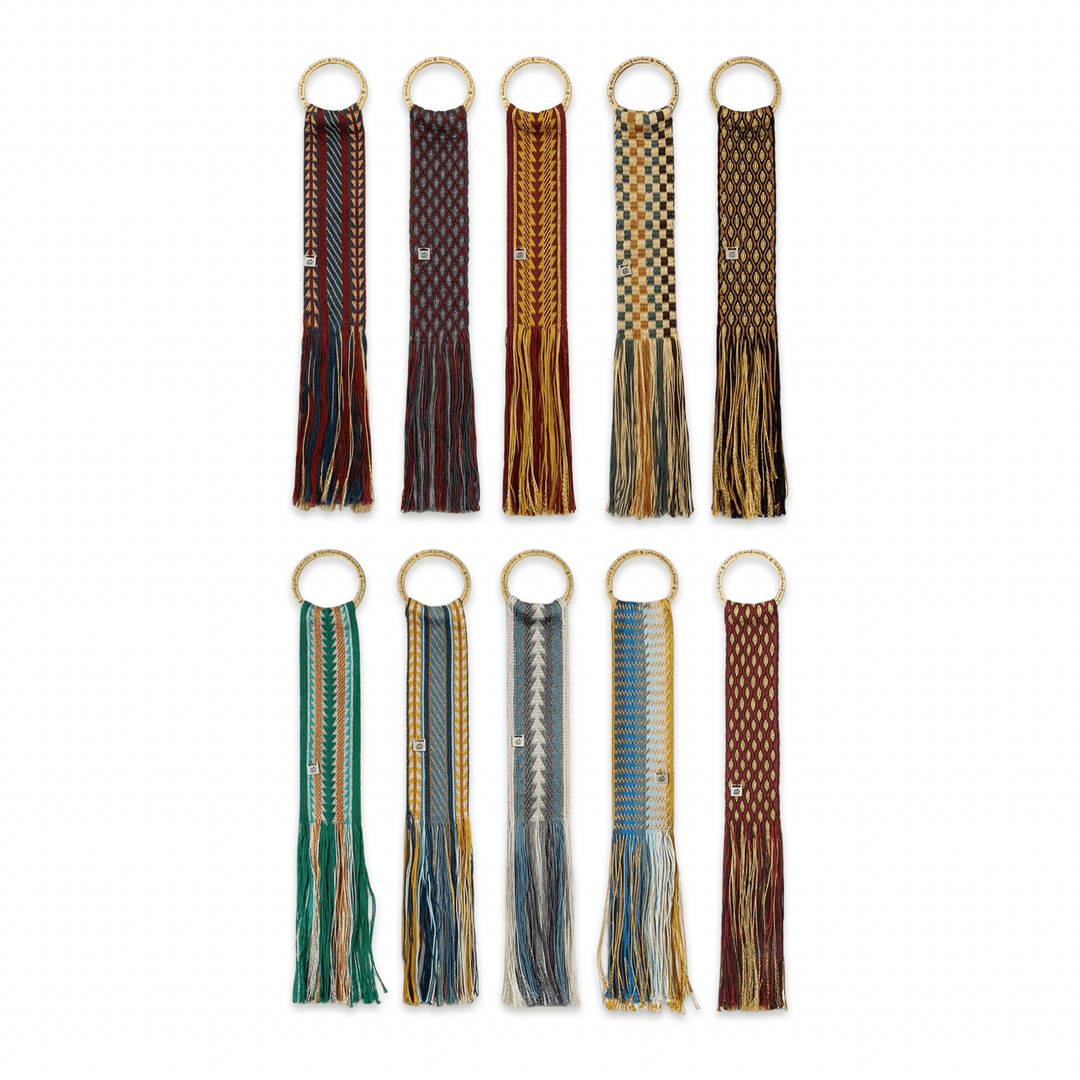 Handgewebter Anhänger mit Messingring aus Tibet · CHARU × Tsoten - Atelier Tibet