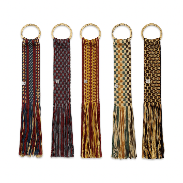 Handgewebter Anhänger mit Messingring aus Tibet · CHARU × Tsoten - Atelier Tibet