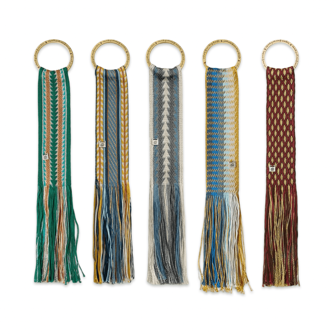 Handgewebter Anhänger mit Messingring aus Tibet · CHARU × Tsoten - Atelier Tibet