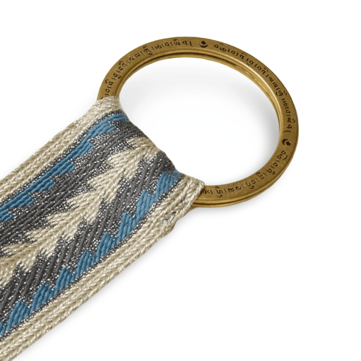 Handgewebter Anhänger mit Messingring aus Tibet · CHARU × Tsoten - Atelier Tibet