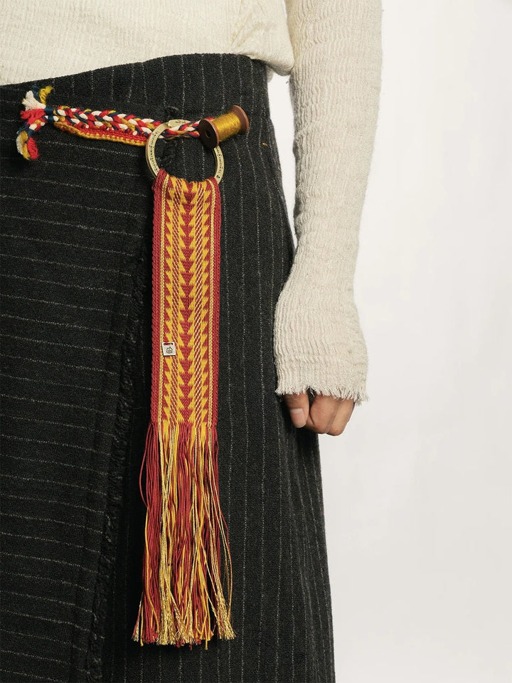 Handgewebter Anhänger mit Messingring aus Tibet · CHARU × Tsoten - Atelier Tibet
