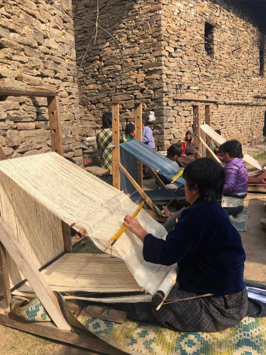 Handgewebter Schal aus Bhutan – Rohseide, Karo in Mauve, Terrakotta und Salbeigrün - Atelier Tibet