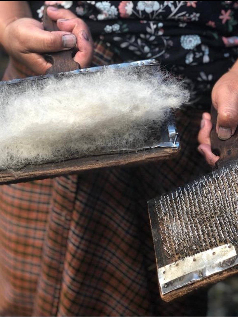 Handgewebter Schal aus Bhutan – Rohseide, Karo in Mauve, Terrakotta und Salbeigrün - Atelier Tibet