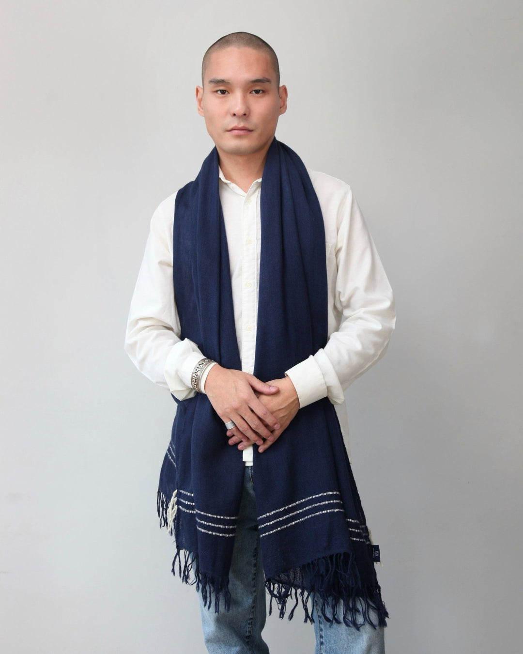 Himalaya - Schal • 100% Wolle • Indigoblau mit weissen Streifen - Atelier Tibet