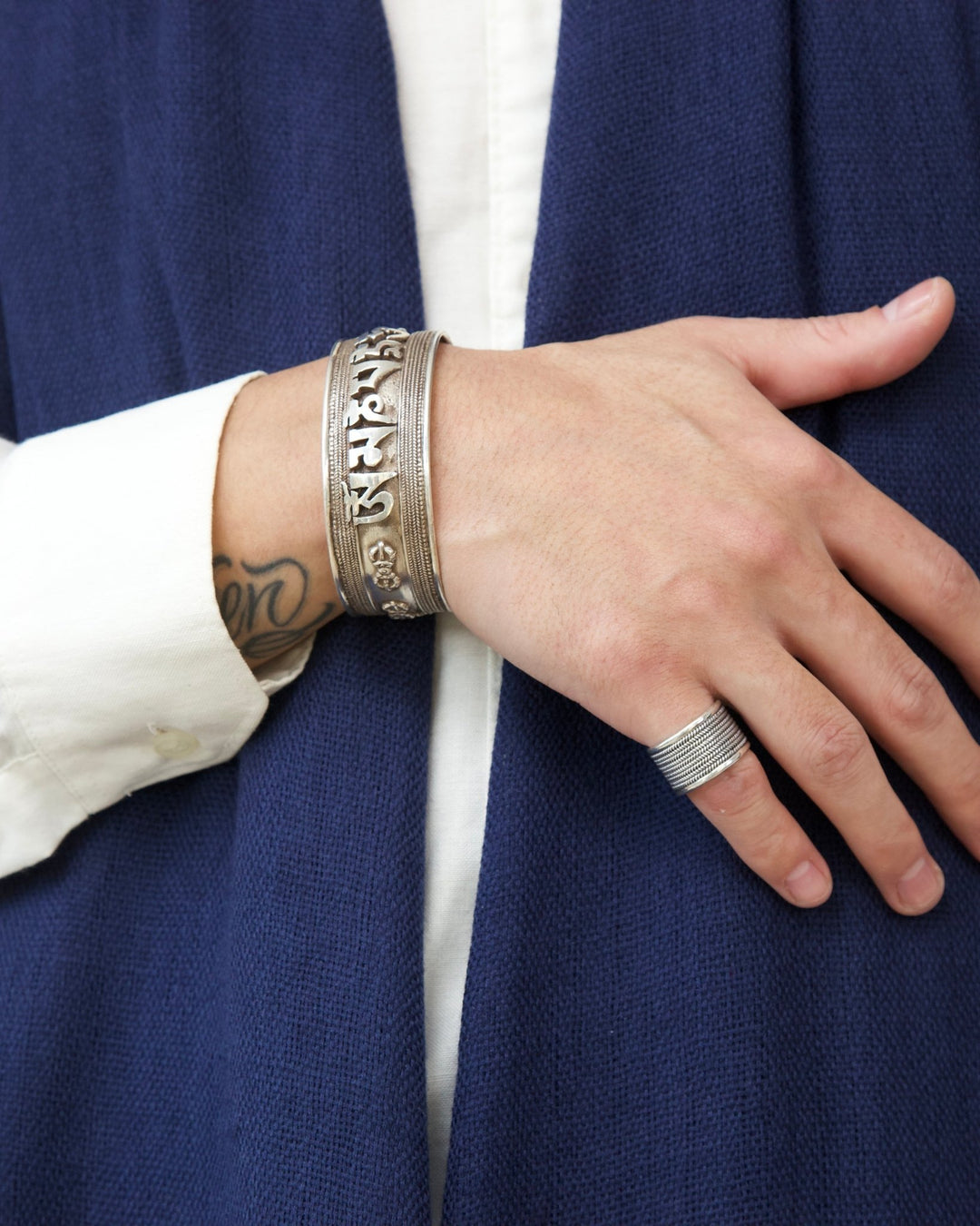 Himalaya - Schal • 100% Wolle • Indigoblau mit weissen Streifen - Atelier Tibet