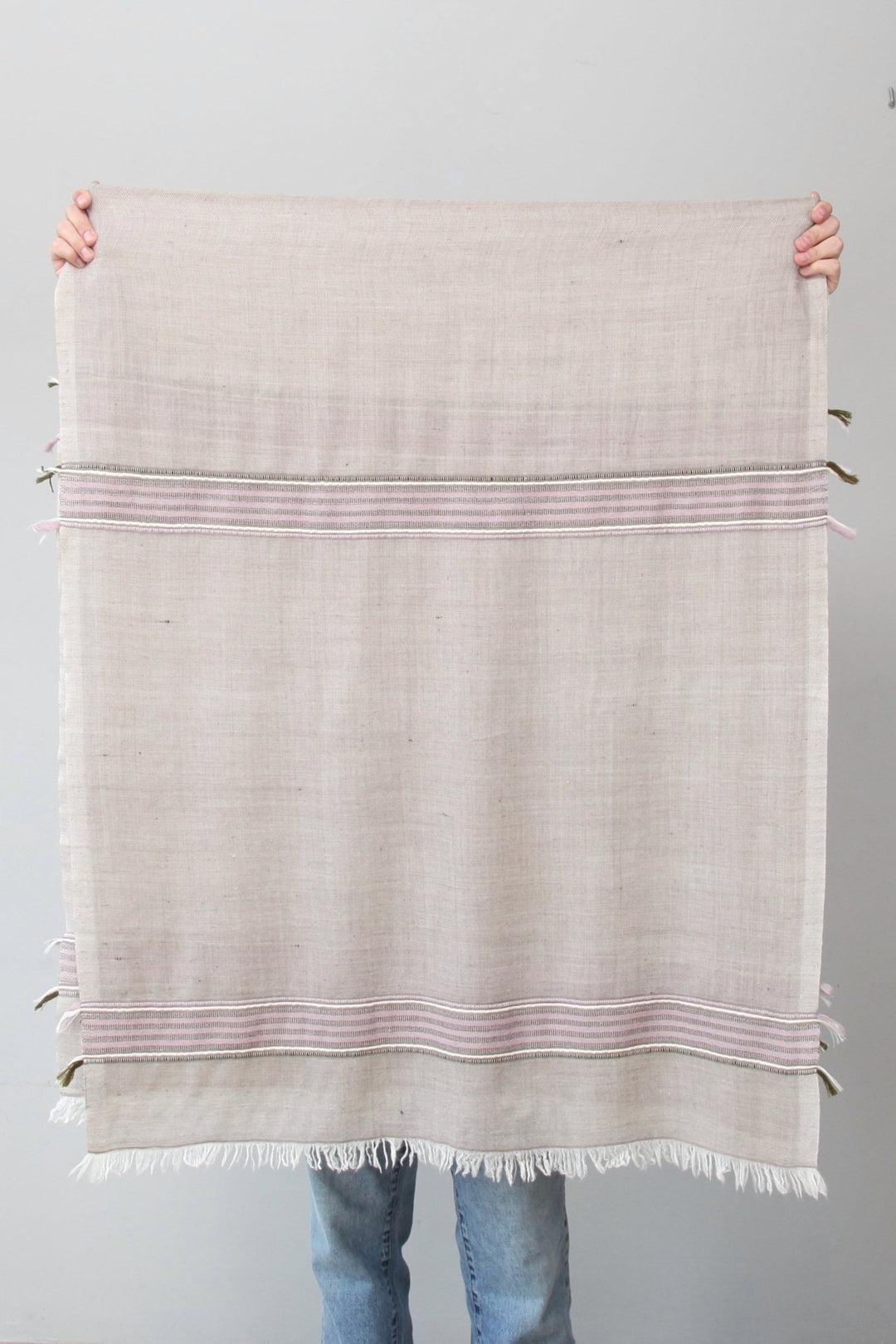 Himalaya Schal • 80% Wolle, 20% Pashmina • Grau & Violett - Atelier Tibet