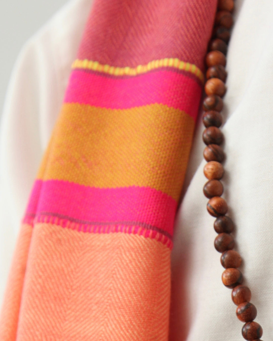 Himalaya Schal • 80% Wolle, 20% Pashmina • Koralle, Grün, Pink - Atelier Tibet