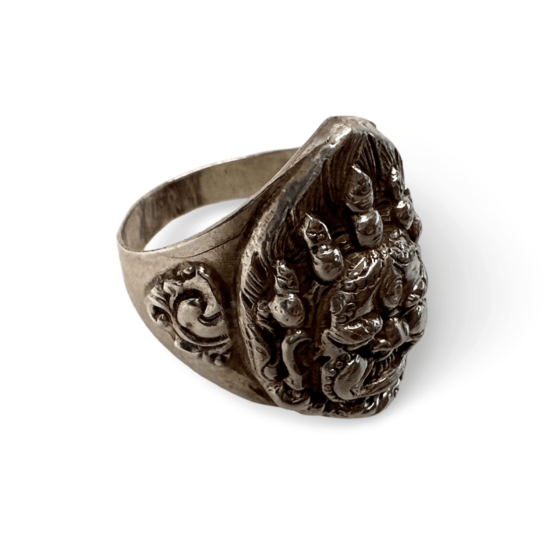 Imposanter Mahakala-Ring aus Silber - Atelier Tibet