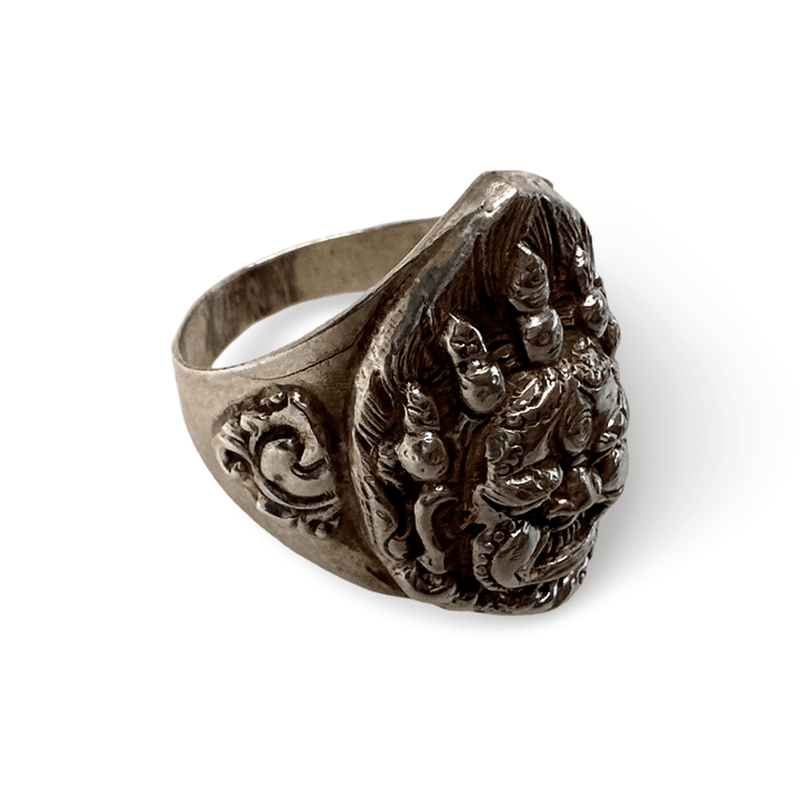 Imposanter Mahakala-Ring aus Silber - Atelier Tibet