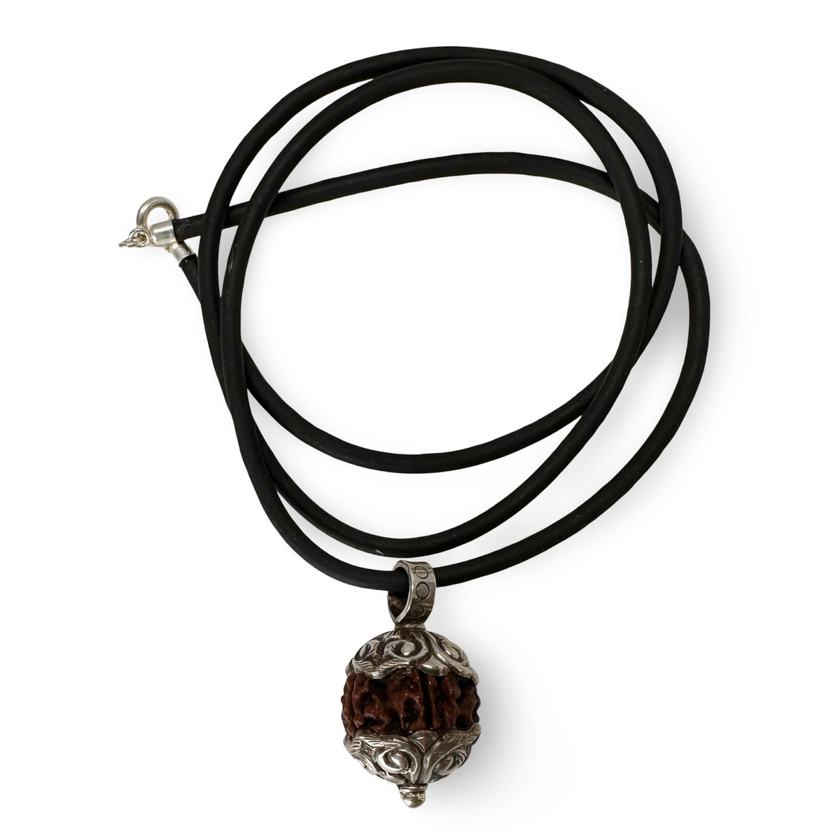 In Silber gefasste Rudraksha an schwarzer Schnur - Atelier Tibet