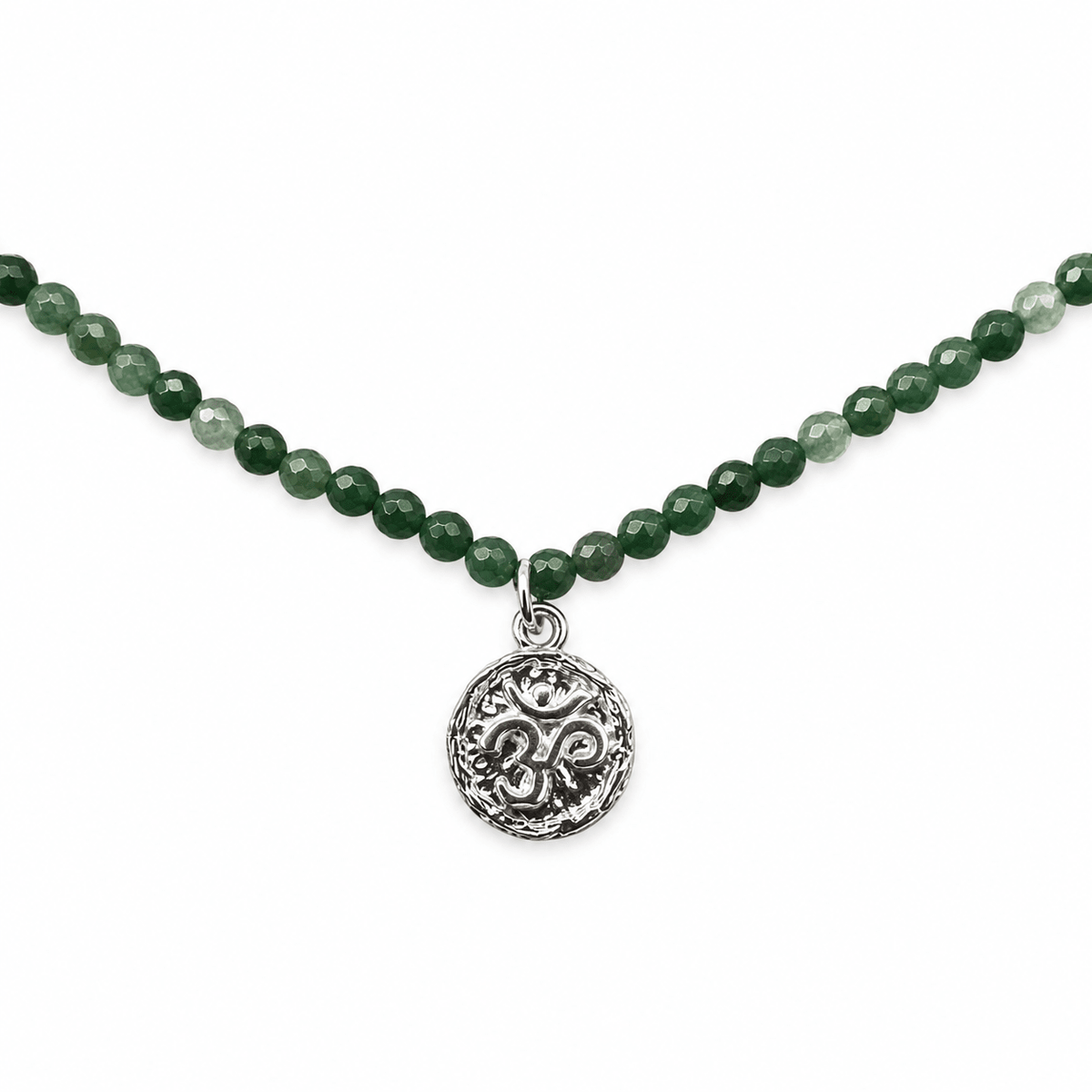 Jade - Kette mit Om ༀ Metaillon aus Silber - Atelier Tibet