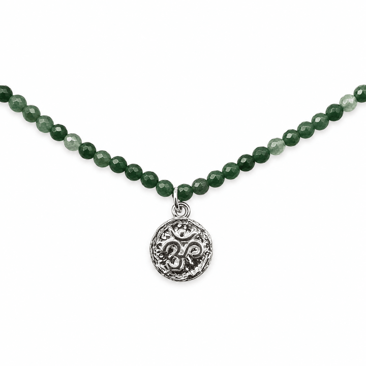 Jade - Kette mit Om ༀ Metaillon aus Silber - Atelier Tibet
