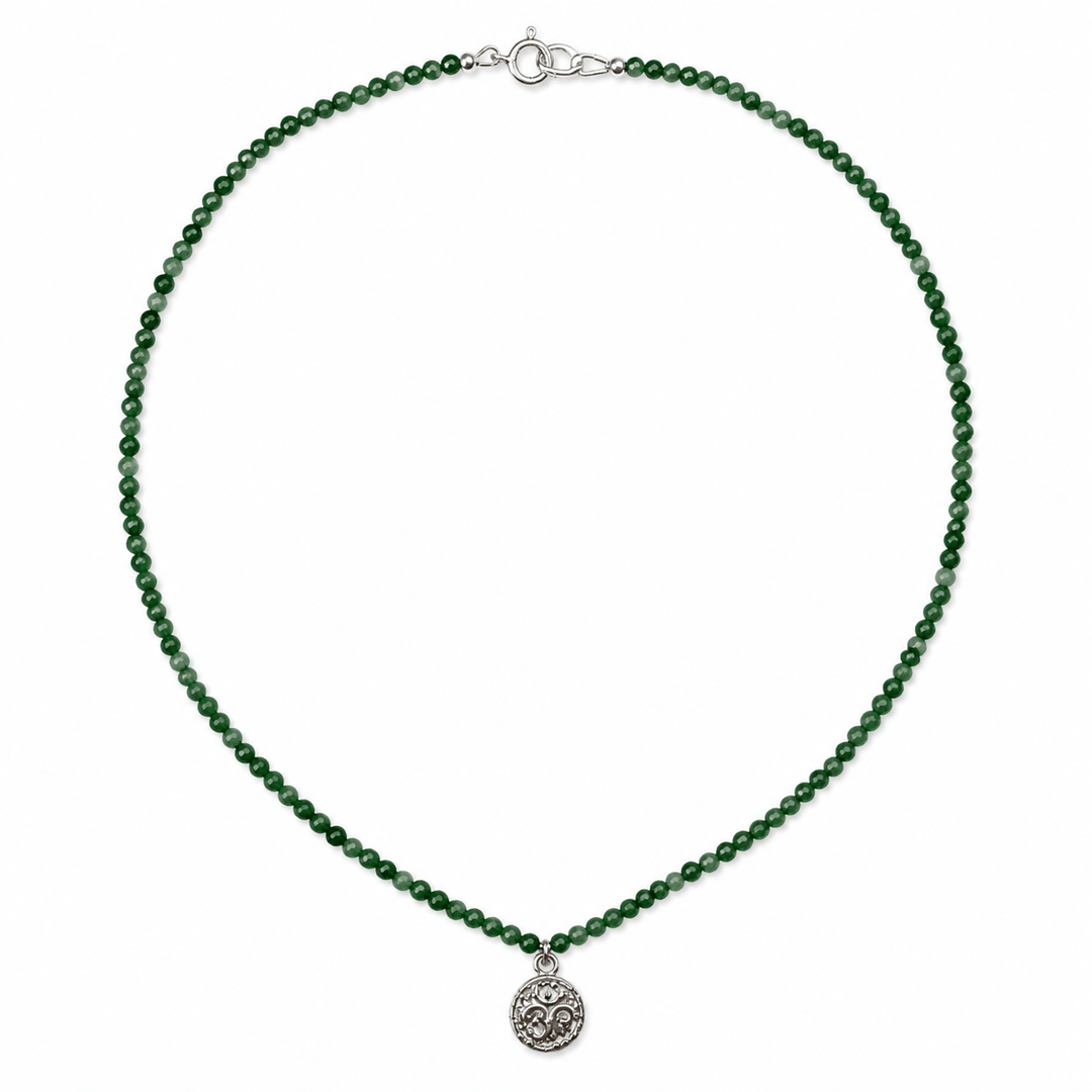 Jade - Kette mit Om ༀ Metaillon aus Silber - Atelier Tibet