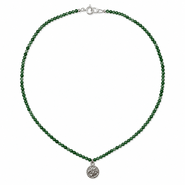 Jade - Kette mit Om ༀ Metaillon aus Silber - Atelier Tibet