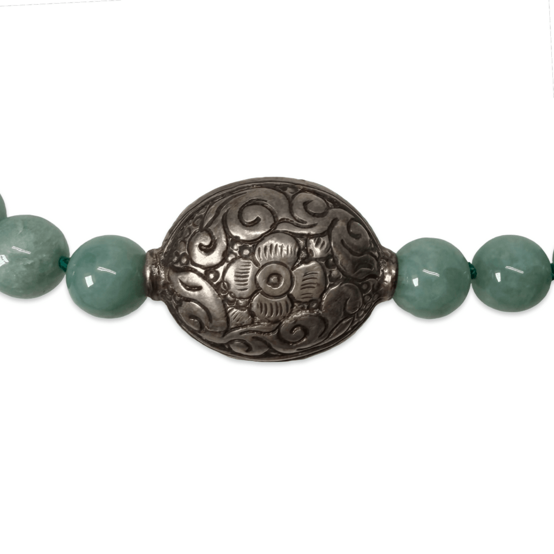 Jade-Kette mit traditioneller Silber-Perle - Atelier Tibet