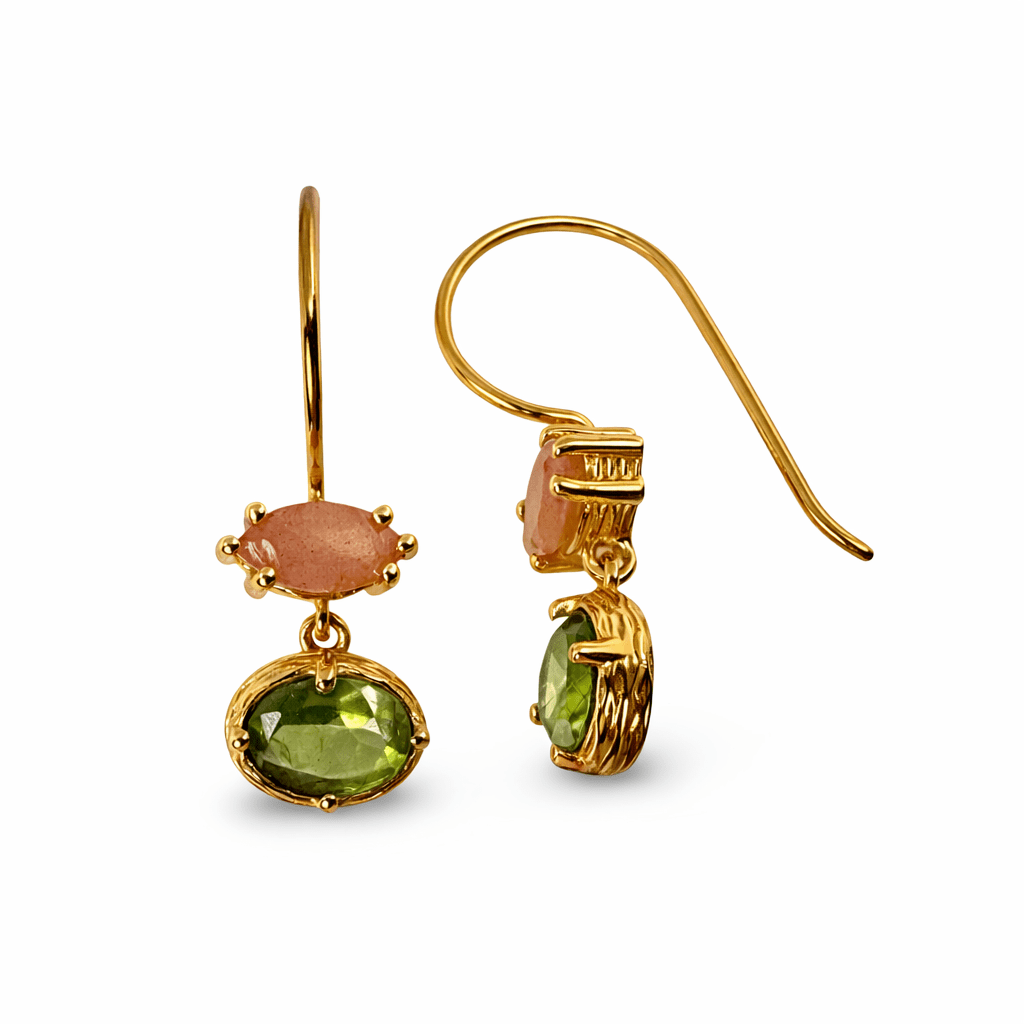 Kaleidoskop - Ohranhänger mit Edelsteinen – Gold, Mondstein & Peridot - Atelier Tibet