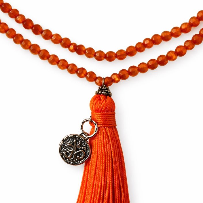 Karneol - Mala mit Quaste und Om - ॐ - Medaillon - Atelier Tibet