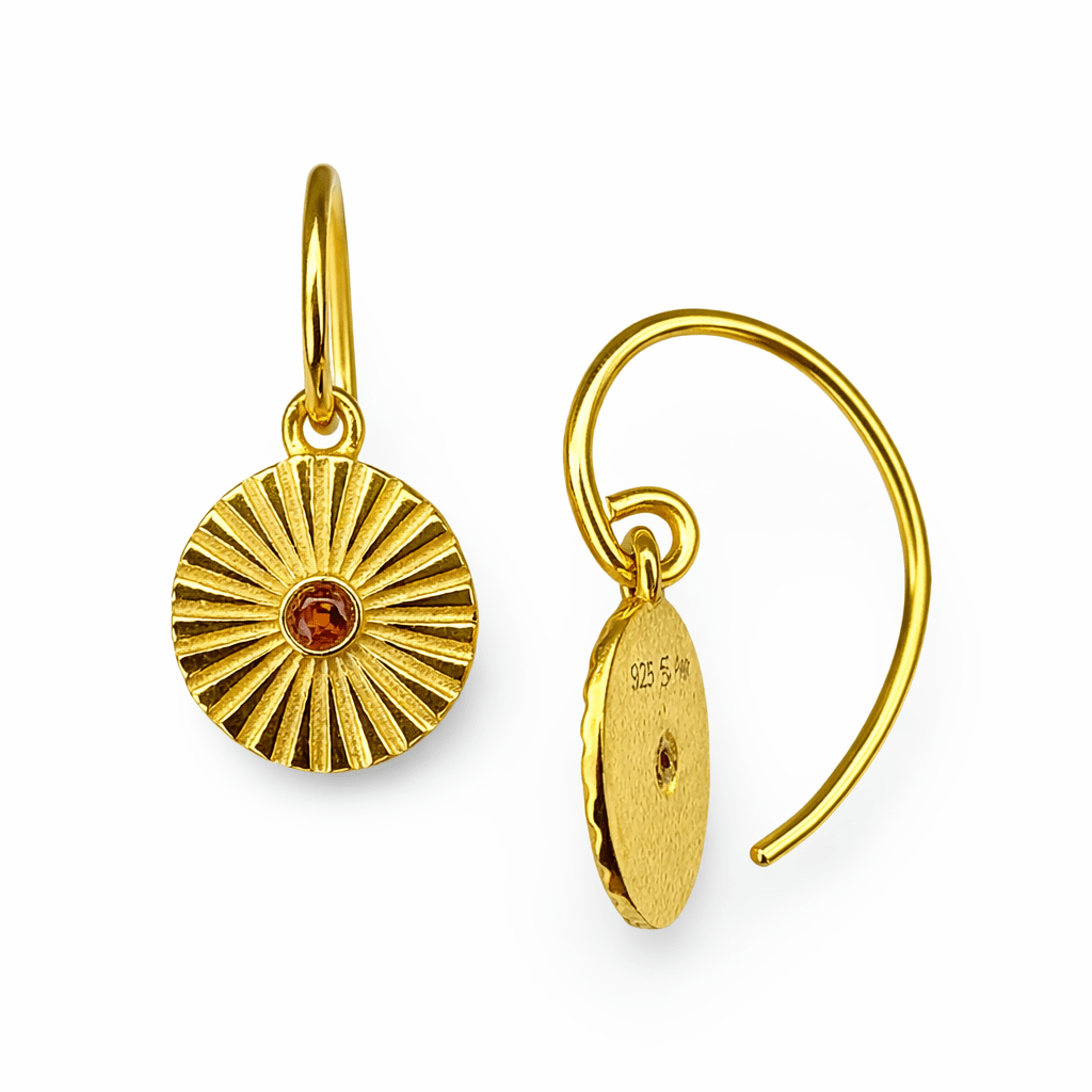 Kleine vergoldete Ohranhänger mit Granat - Atelier Tibet