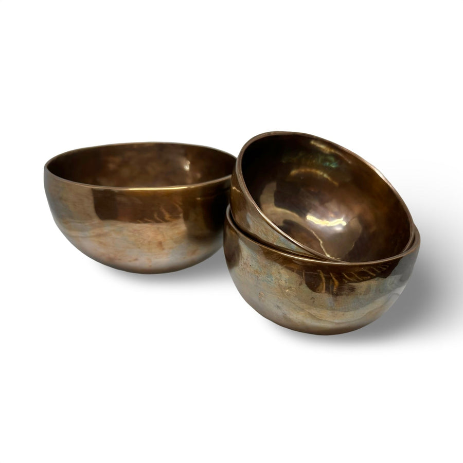 Kleinere Klangschale mit dunkler «antiker» Patina ⌀ 11 - 15 cm - Atelier Tibet