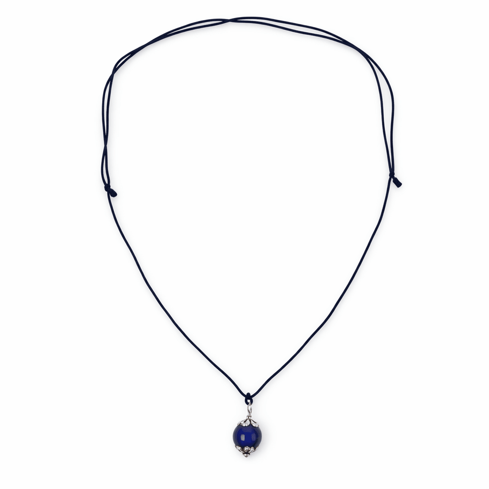 Lapis Lazuli – Silberanhänger auf blauer Kordel - Atelier Tibet