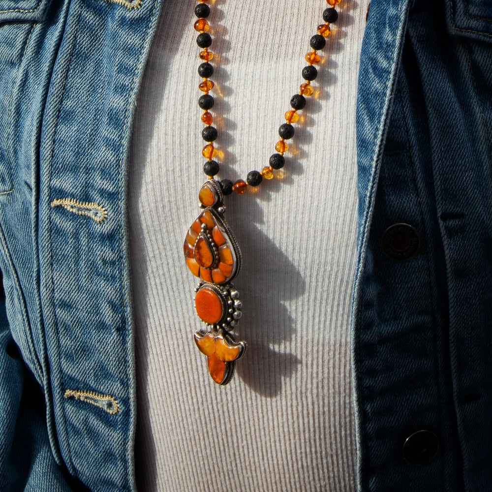 Limited Edition 17: Bernstein - Lava - Kette mit altem Akor - Anhänger - Atelier Tibet